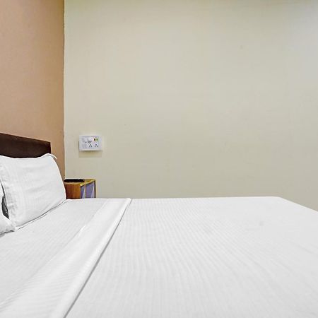 Hotel O Nova Rooms Surat Bagian luar foto