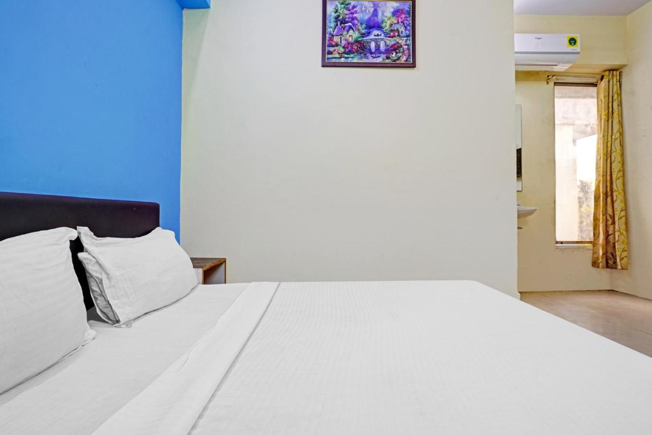 Hotel O Nova Rooms Surat Bagian luar foto