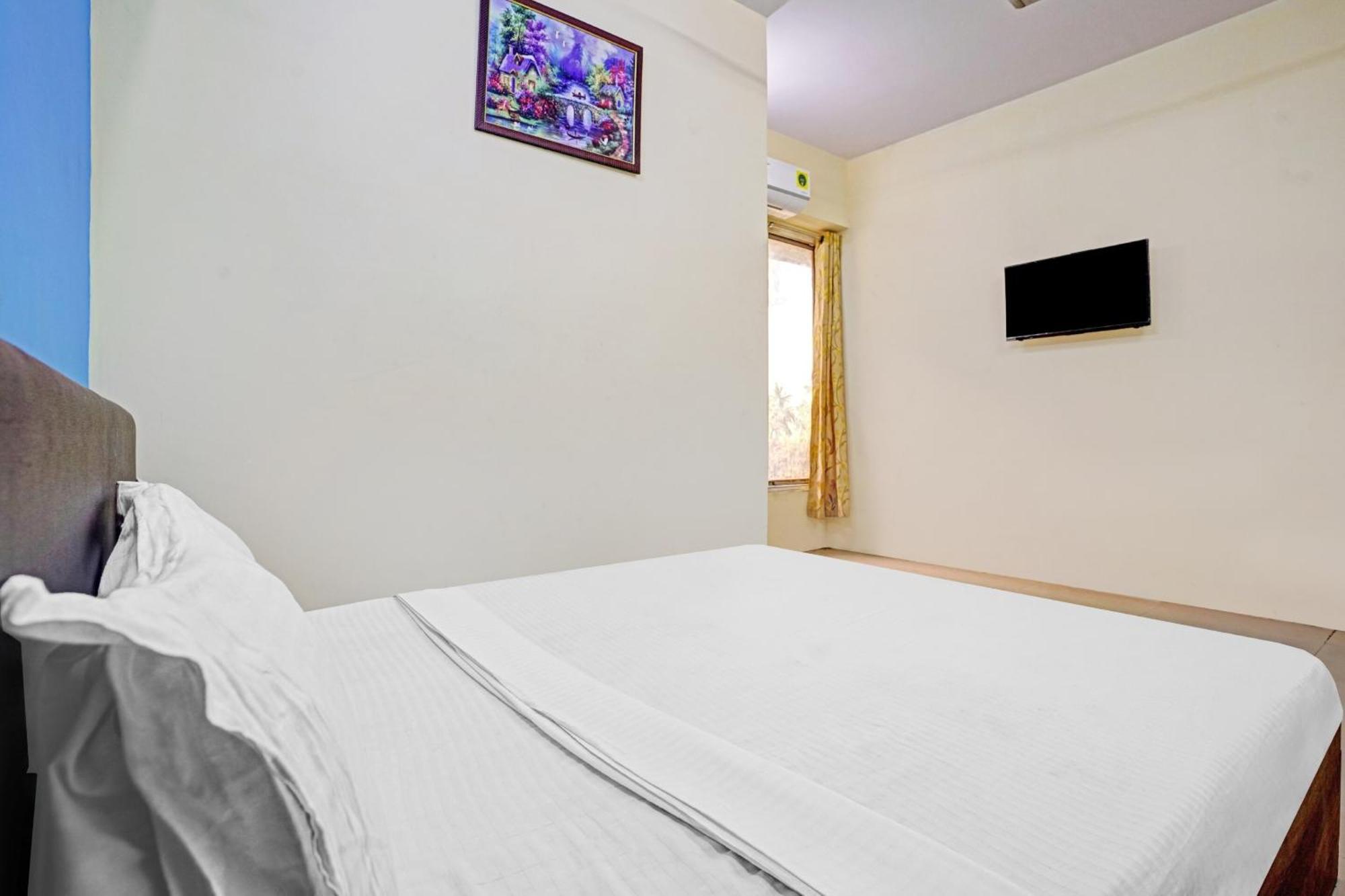 Hotel O Nova Rooms Surat Bagian luar foto